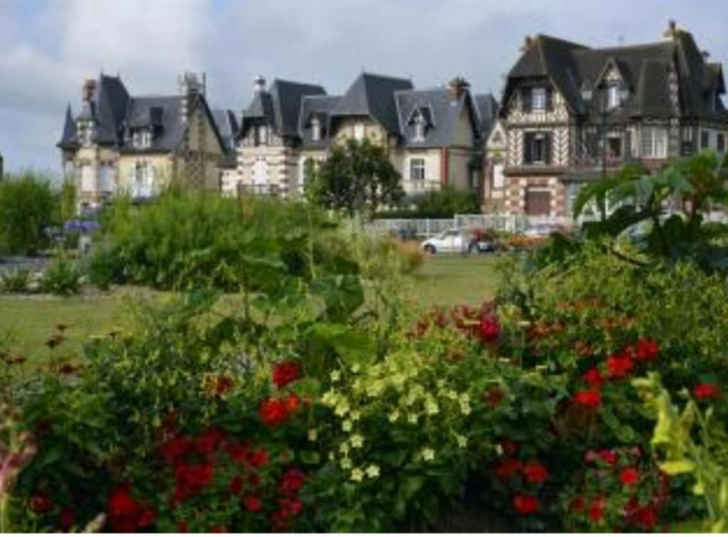 Cosy Appartement Dans Une Villa Avec Piscine, Proche Du Centre Et De La Mer Cabourg Dış mekan fotoğraf